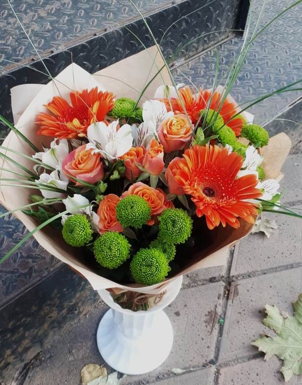 Букет цветов из: Герберы, Хризантемы, Альстромерии и Розы в Кандалакше