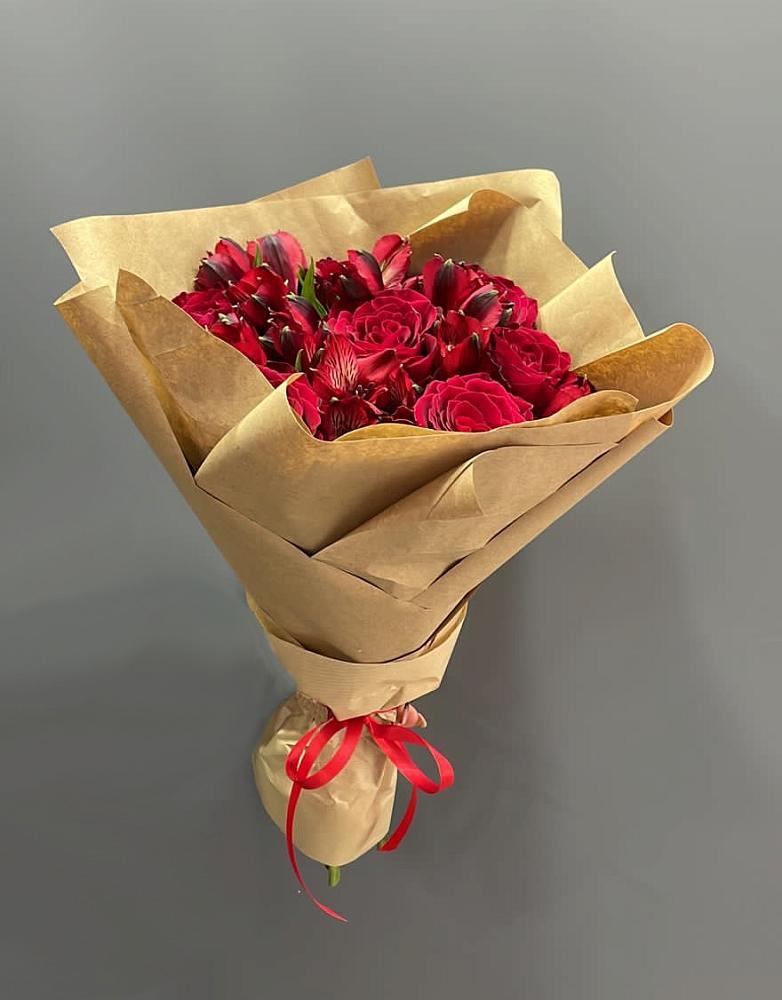 Букет цветов из: Альстромерии и Розы в Кандалакше