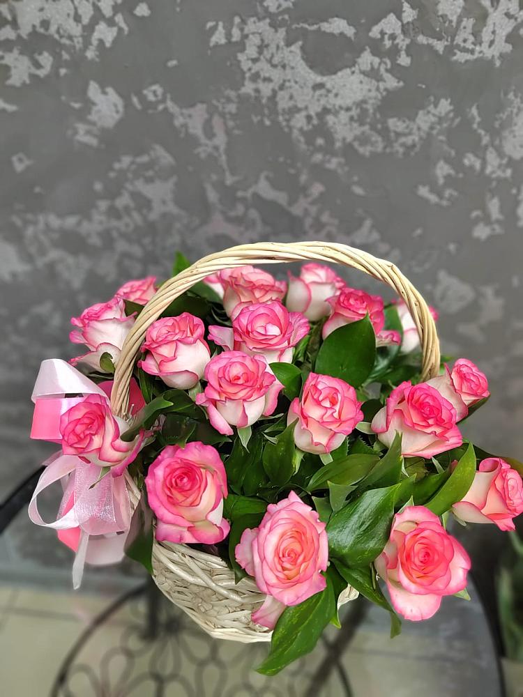 Цветочная композиция из Розы в корзине в Кандалакше