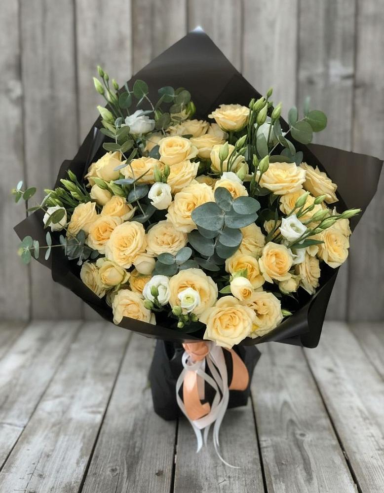 Букет цветов из: Розы и Лизиантусы в Кандалакше