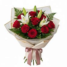 Букет цветов из:  Лилии и Розы в Кандалакше