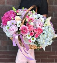 Композиция солнечный день в Кандалакше Цветочная композиция из Розы, Хризантемы, Пионы и Лизиантусы в корзине в Кандалакше