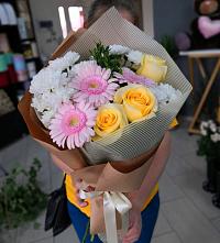 Букет цветов из:  Герберы, Розы и Хризантемы в Кандалакше