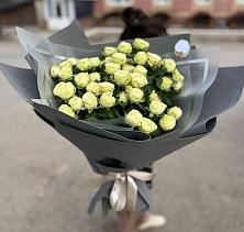 Букет Белые кустовые розы Солинеро в Кандалакше