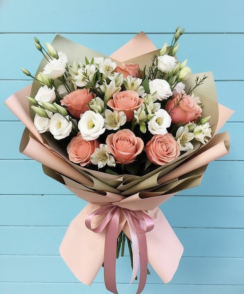 Букет цветов из: Розы, Альстромерии и Лизиантусы в Кандалакше