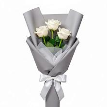 Букет 3 белые розы в Кандалакше
