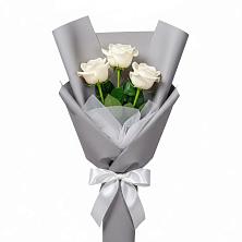 Букет 3 белые розы в Кандалакше