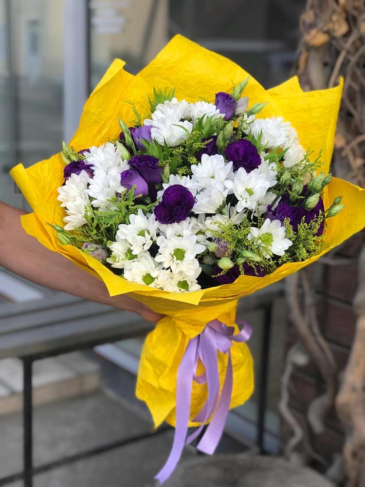 Букет цветов из: Ирисы, Хризантемы и Ромашки в Кандалакше