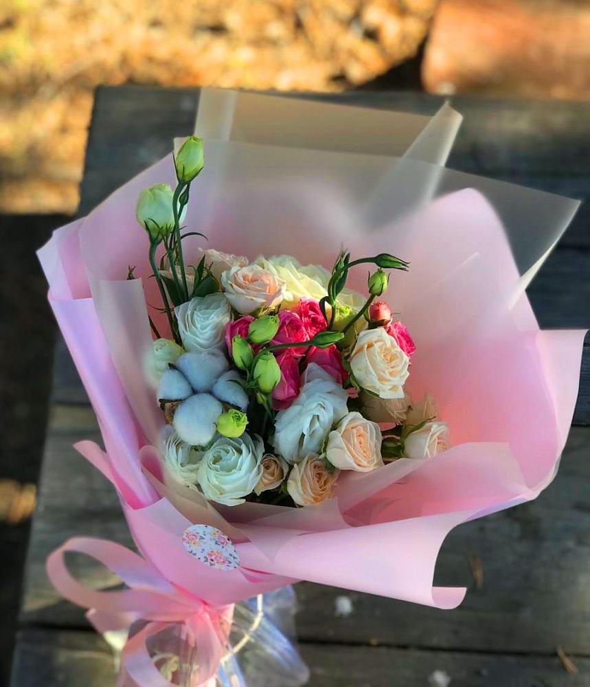 Букет цветов из: Розы и Лизиантусы в Кандалакше