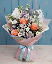 Букет цветов из:  Лизиантусы, Розы, Альстромерии и Гипсофила в Кандалакше