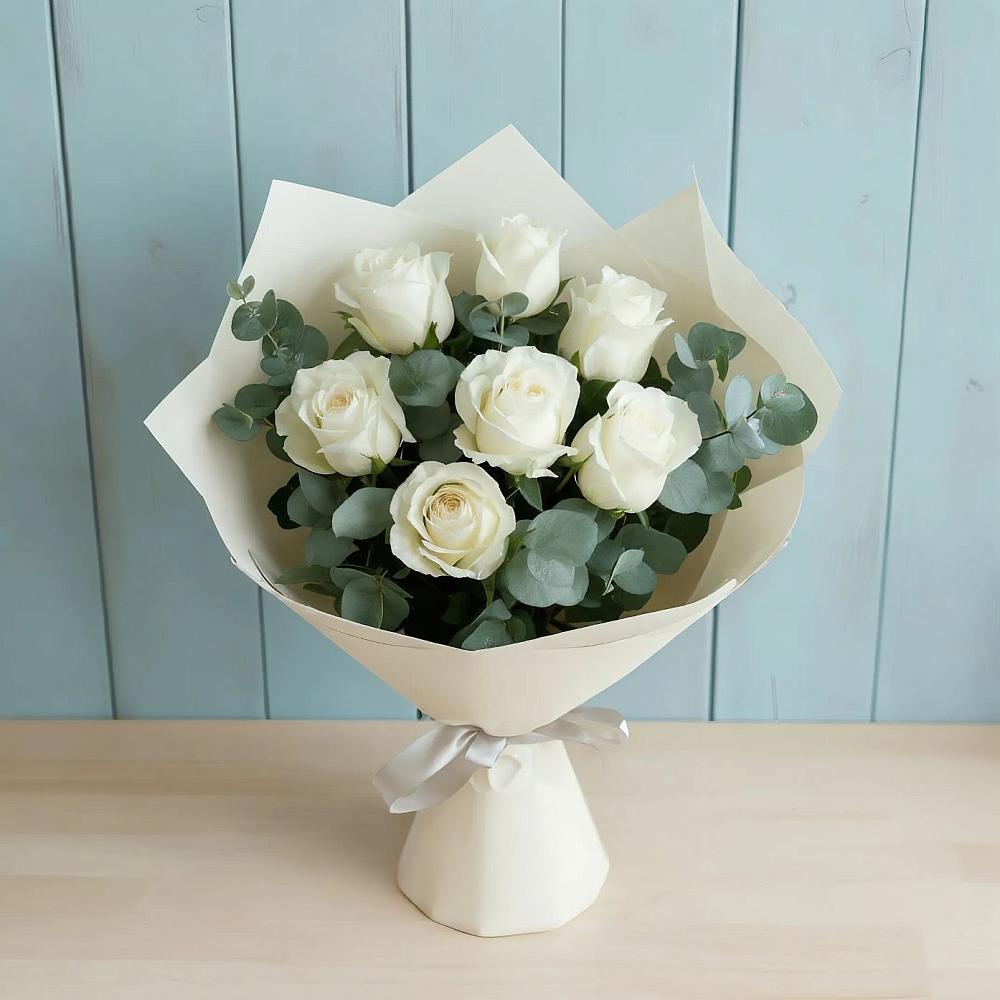 Букет Белые розы в Эвкалипте в Кандалакше