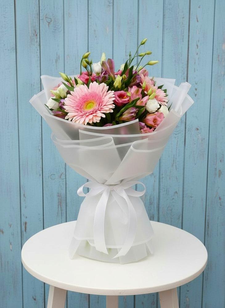 Букет цветов из: Герберы, Альстромерии и Лизиантусы в Кандалакше