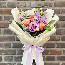 Букет цветов из:  Лизиантусы и Розы в Кандалакше