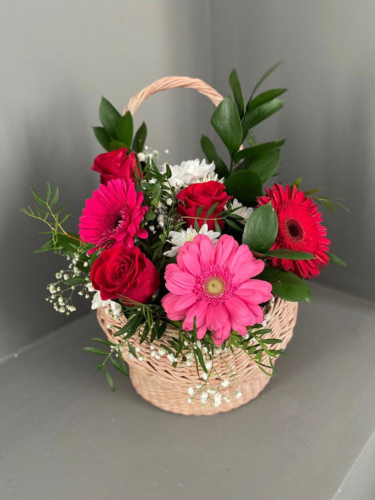 Цветочная композиция из Розы, Хризантемы и Герберы в корзине в Кандалакше