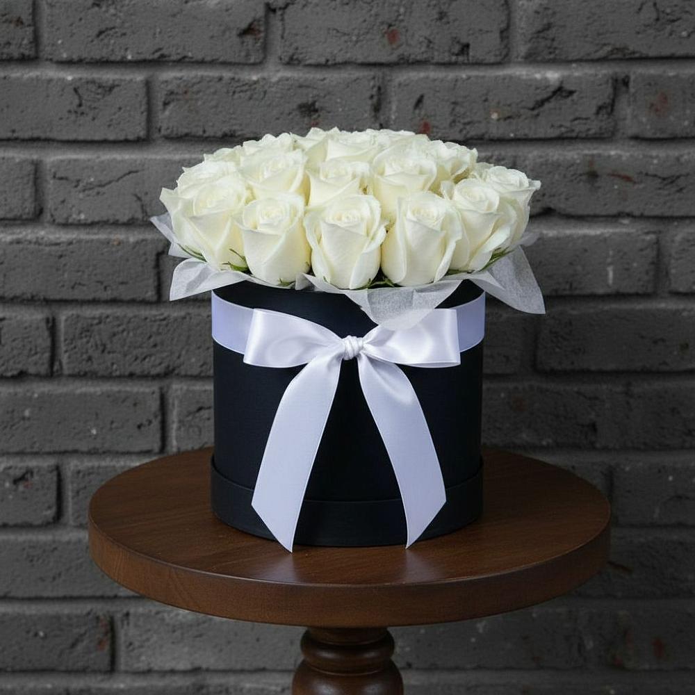 Цветочная композиция из Розы в шляпной коробке в Кандалакше