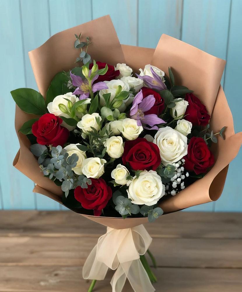 Букет цветов из: Розы и Альстромерии в Кандалакше