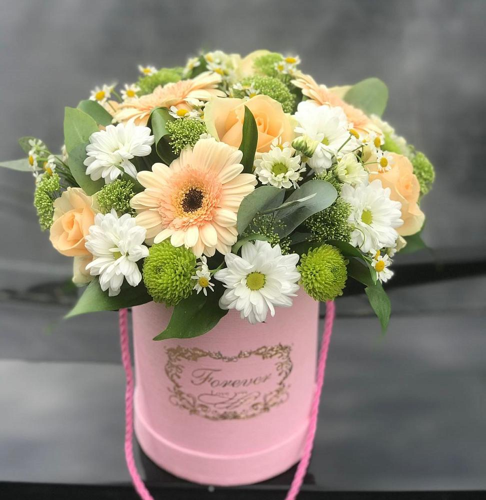 Цветочная композиция из Розы, Герберы и Хризантемы в шляпной коробке в Кандалакше