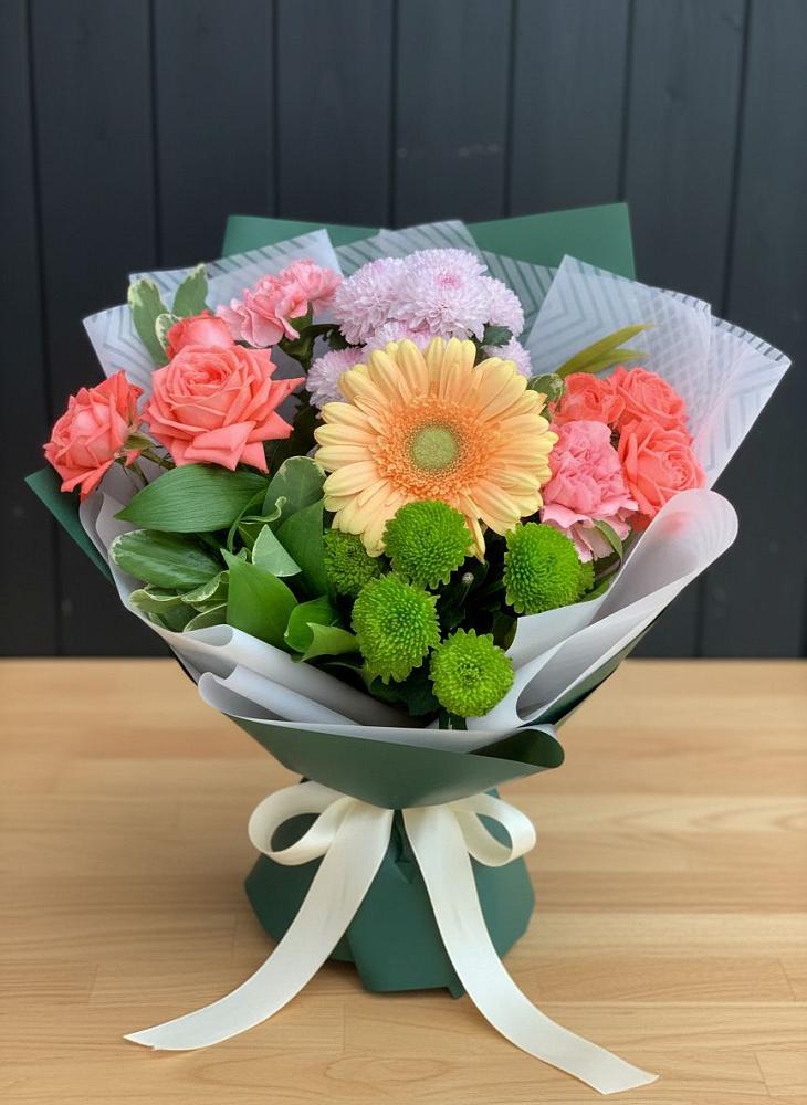 Букет цветов из: Гвоздики, Розы, Герберы и Хризантемы в Кандалакше