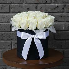 Цветочная композиция из Розы в шляпной коробке в Кандалакше